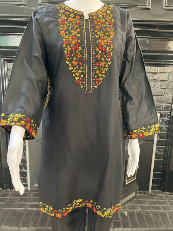 Embroidered Arabic Lawn Co-ord Set with Side Pockets