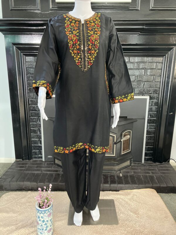 Embroidered Arabic Lawn Co-ord Set with Side Pockets