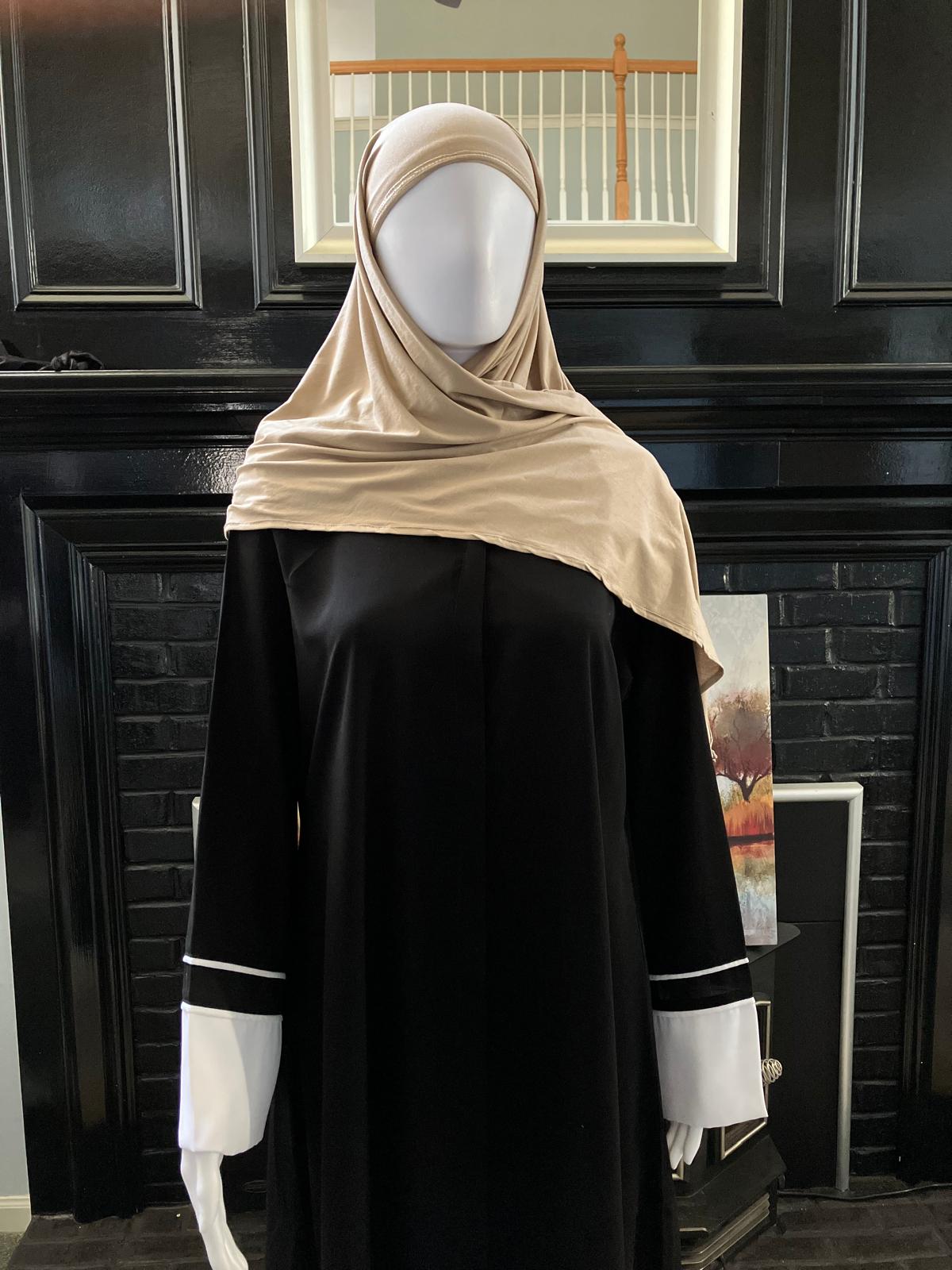 Black Kashibo Abaya with White Piping for daily wear