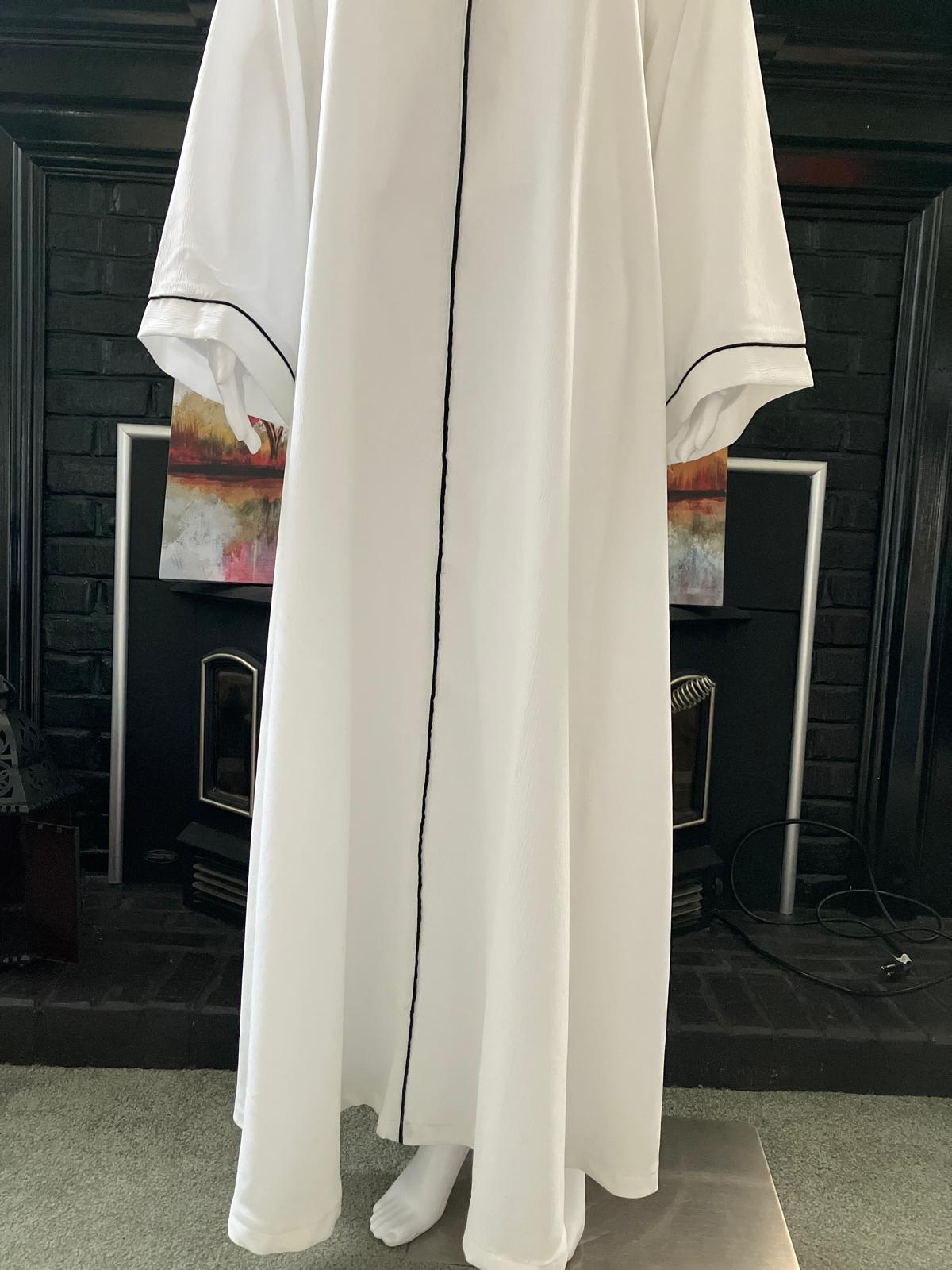 White Abaya with Black Piping Umrah Abaya
