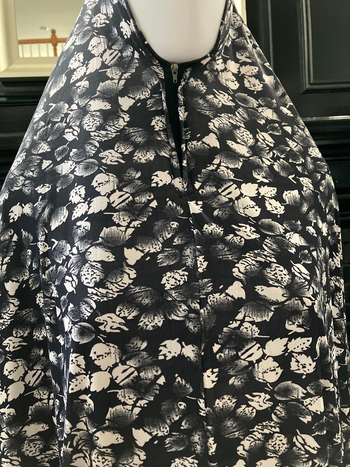 Black & White Leaf Pattern Makhana with Zip, ideal head cover for Prayer / Namaz and for daily outdoor wear